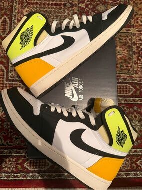 Jordan 1 Retro High White/Black/volt University Gold - Yellow/Neon Green